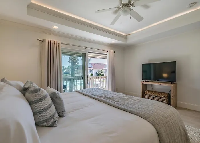 Newly Renovated John Fripp Villa- Pool Views, Beach Access
